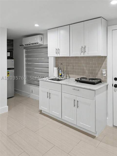 960 NE 146th St, North Miami FL - photo 7 of 38
