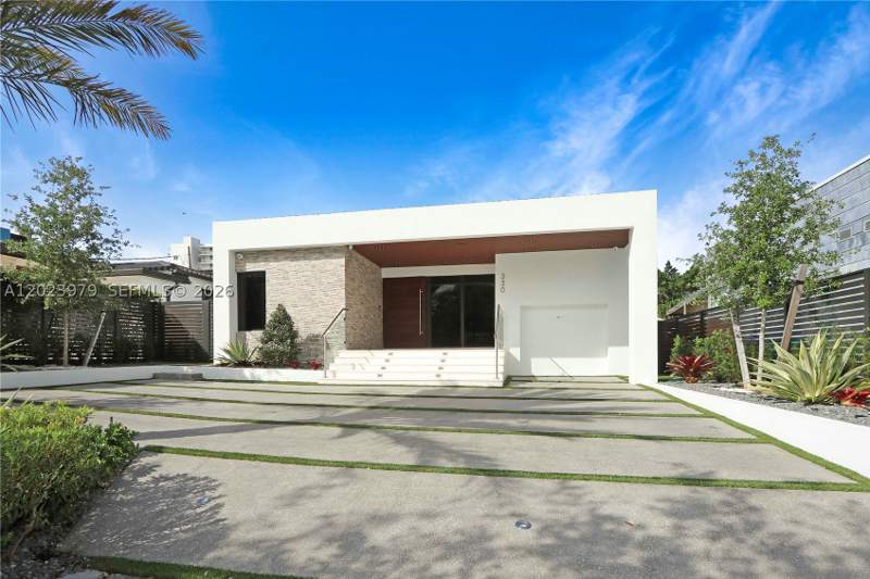 4 bedroom SingleFamilyResidence at 330 SW 19th Rd, Holleman Park, Miami — photo 2