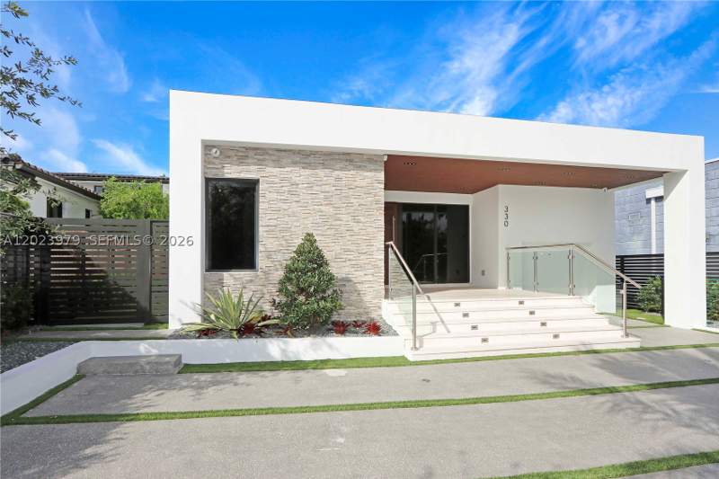 4 bedroom SingleFamilyResidence at 330 SW 19th Rd, Holleman Park, Miami — photo 3
