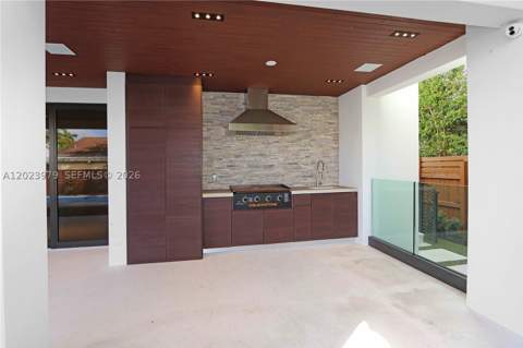 330 SW 19th Rd, Miami FL - photo 7 of 37
