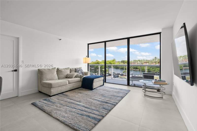 2 bedroom Condominium at 20505 E Country Club Dr 331, Waterview Condo, Aventura — photo 2