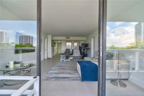 20505 E Country Club Dr 331, Aventura FL - photo 6 of 23