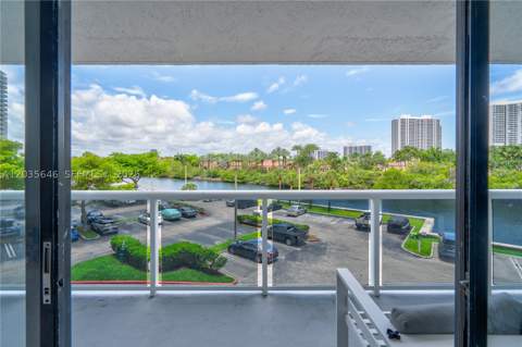 20505 E Country Club Dr 331, Aventura FL - photo 7 of 23