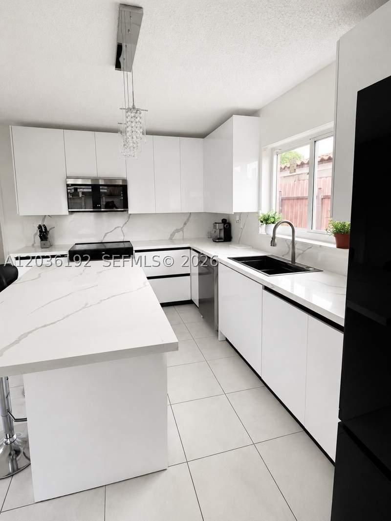 3 bedroom SingleFamilyResidence at 380 W 45th St, Andrews Park, Hialeah — photo 5