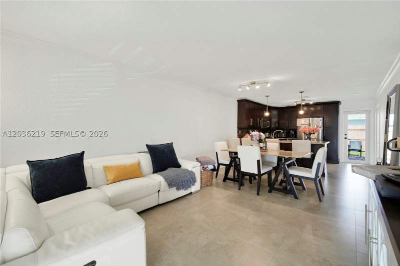 2 bedroom Townhouse at 4260 SW 68th Ct, El Escorial, Miami — photo 3