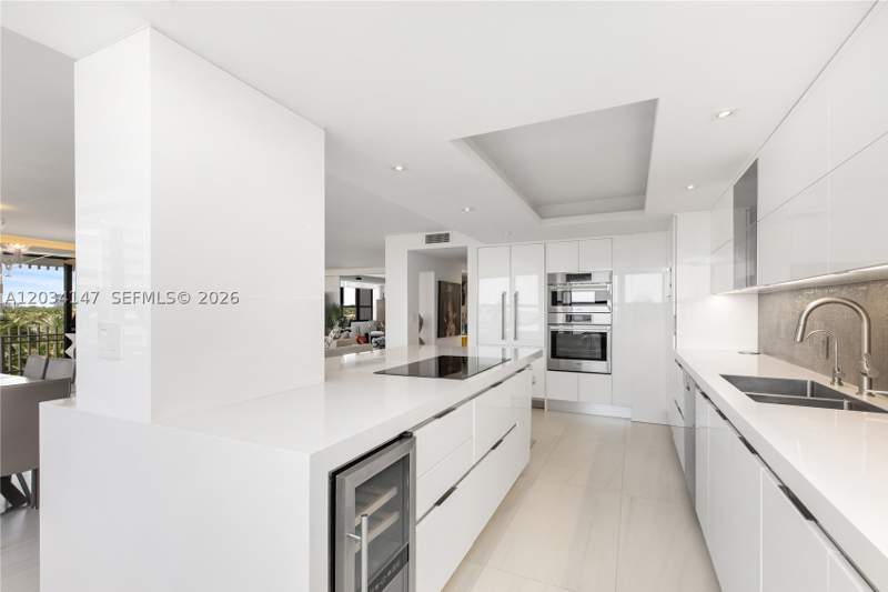 3 bedroom Condominium at 3 Grove Isle Dr C502, Grove Isle Condo, Miami — photo 4