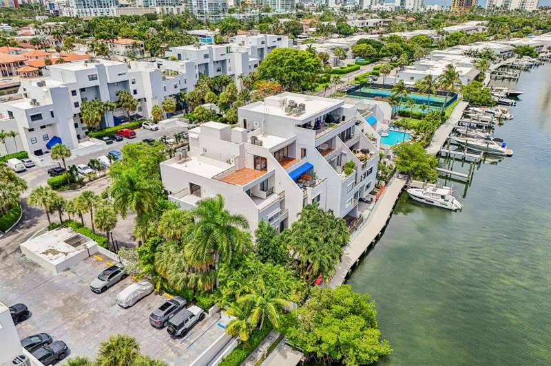 5 bedroom Condominium at 430 Poinciana Drive 1710, Poinciana Is Yt & Rcq Club, Sunny Isles Beach — photo 2