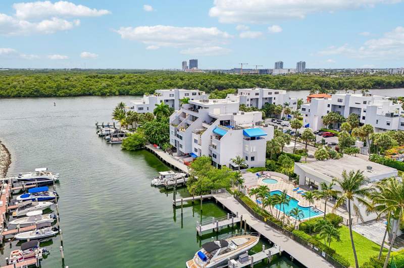 5 bedroom Condominium at 430 Poinciana Drive 1710, Poinciana Is Yt & Rcq Club, Sunny Isles Beach — photo 3