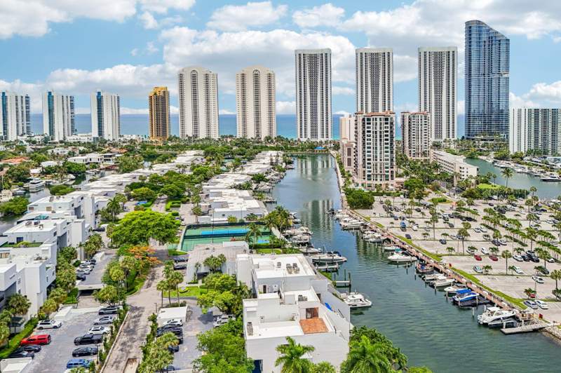 5 bedroom Condominium at 430 Poinciana Drive 1710, Poinciana Is Yt & Rcq Club, Sunny Isles Beach — photo 4