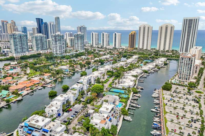 5 bedroom Condominium at 430 Poinciana Drive 1710, Poinciana Is Yt & Rcq Club, Sunny Isles Beach — photo 5