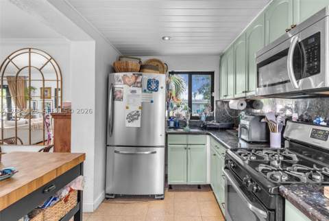 8281 SW 27th Ln, Miami FL - photo 10 of 36