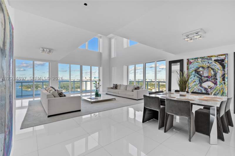 3 bedroom Condominium at 10 Venetian Way Ph04, The Grand Venetian Condo, Miami Beach — photo 3