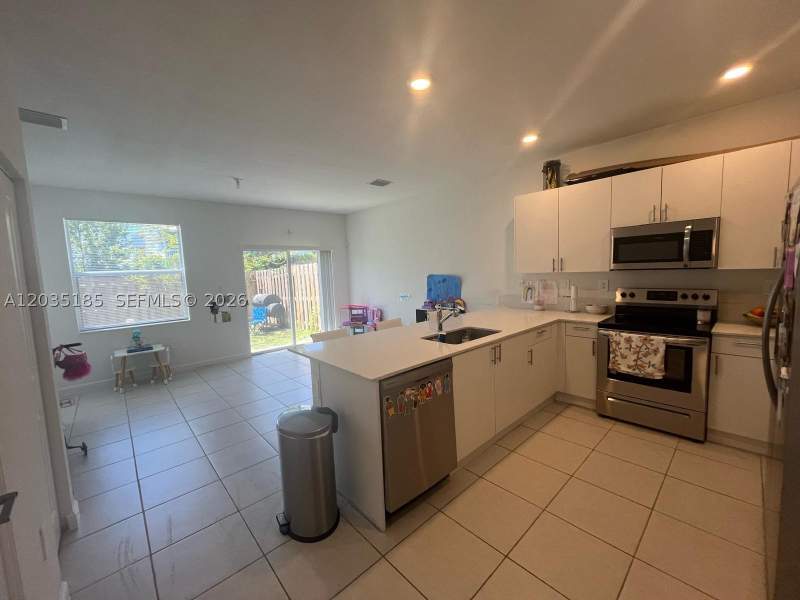 3 bedroom Townhouse at 1718 SE 26th Ter, Keys Gate Residential, Homestead — photo 2