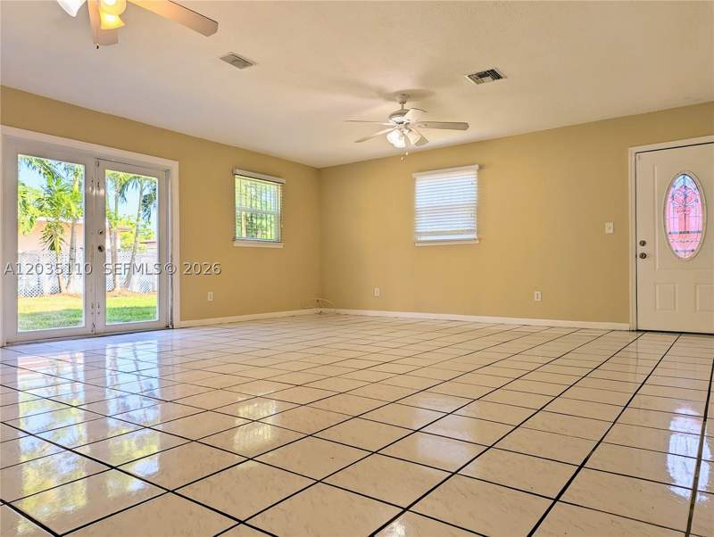 4 bedroom SingleFamilyResidence at 25405 SW 127th Ct, Princetonian West, Homestead — photo 2