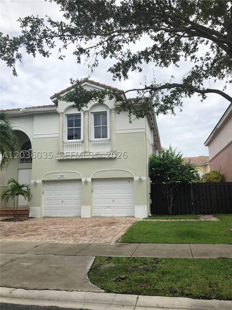 4 bedroom SingleFamilyResidence at 11253 NW 47th Ln, Biarritz Sub Phase 2, Doral — photo 5
