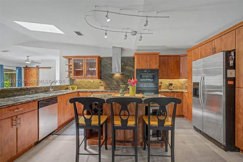 3 bedroom SingleFamilyResidence at 15741 SW 147th Ct, Kings Grant East, Miami — photo 5