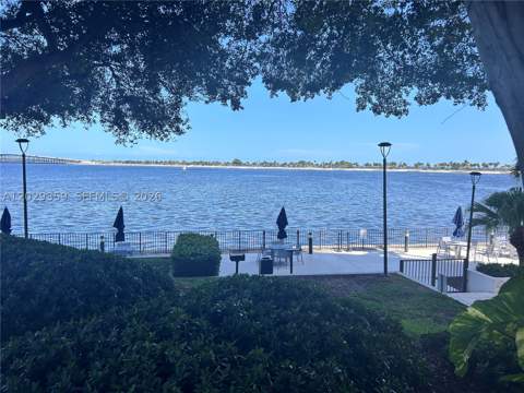 2333 Brickell Ave 1402, Miami FL - photo 17 of 33