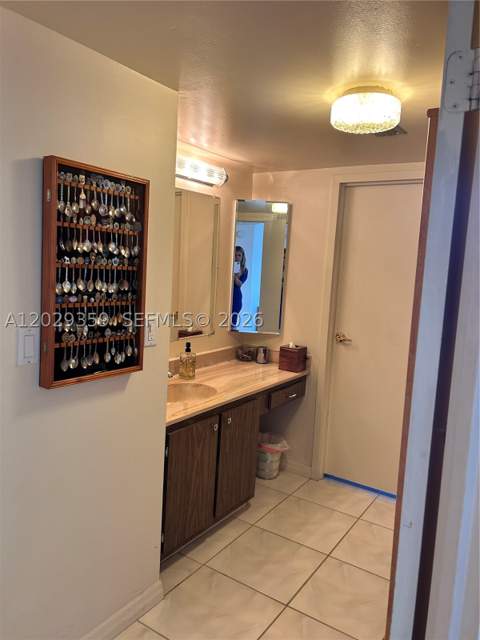 2333 Brickell Ave 1402, Miami FL - photo 9 of 33