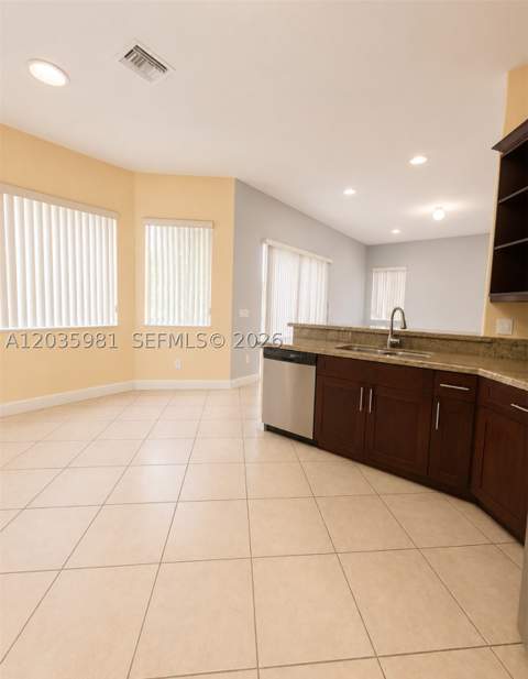 7856 NW 167th Ter, Miami Lakes FL - photo 9 of 24