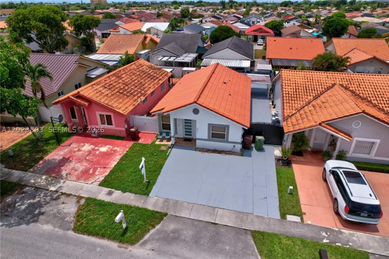2 bedroom SingleFamilyResidence at 2514 W 74th St, 1st Addn To Alameda Jardi, Hialeah — photo 2