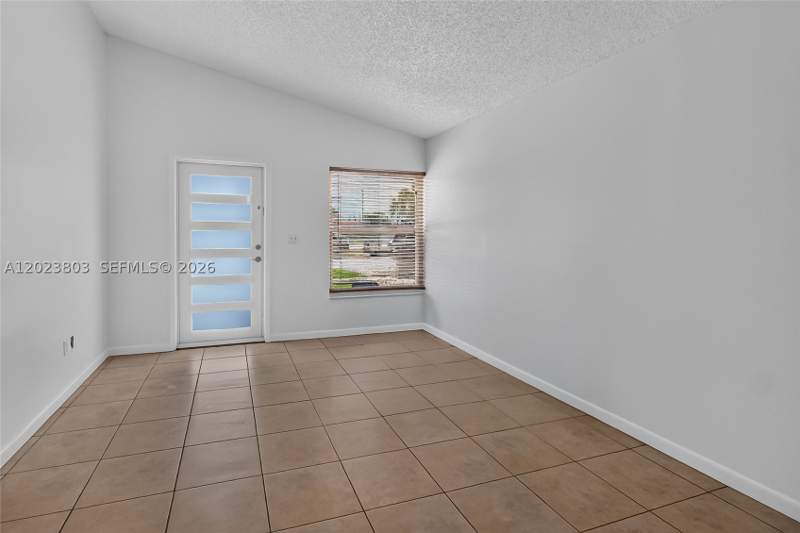 2 bedroom SingleFamilyResidence at 2514 W 74th St, 1st Addn To Alameda Jardi, Hialeah — photo 4