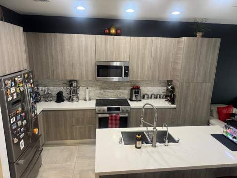7117 NW 103rd Path, Doral FL - photo 7 of 59