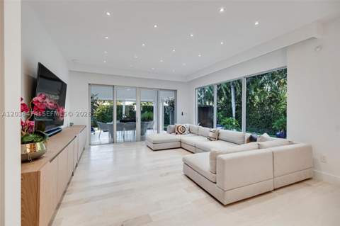 470 S Shore Dr, Miami Beach FL - photo 19 of 75