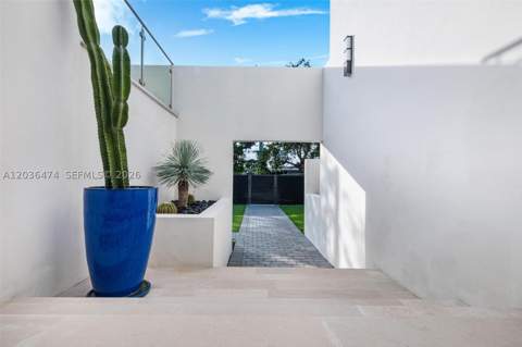 470 S Shore Dr, Miami Beach FL - photo 8 of 75
