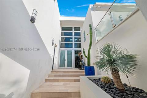 470 S Shore Dr, Miami Beach FL - photo 9 of 75