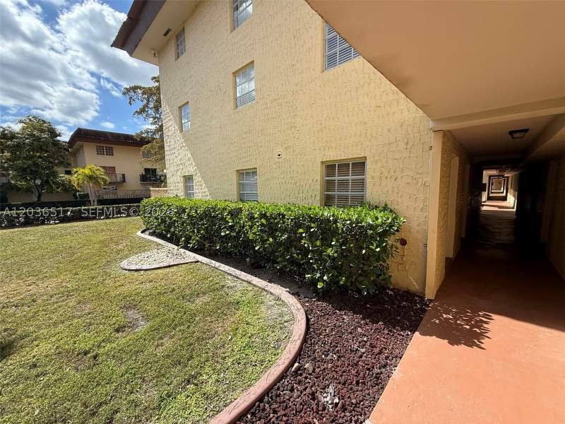 3 bedroom Condominium at 8500 SW 109th Ave 6-109, Courtyards At Kendall Con, Miami — photo 2