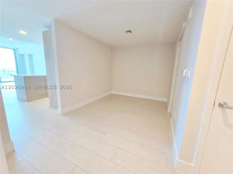 16385 Biscayne Blvd 1019, North Miami Beach FL - photo 22 of 92