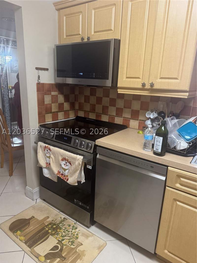 2 bedroom Condominium at 8625 NW 8th St 310, Fox Chase Condo #2, Miami — photo 4