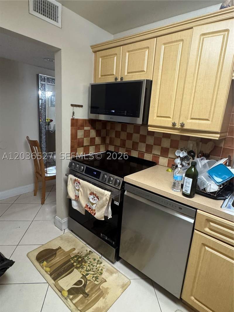 2 bedroom Condominium at 8625 NW 8th St 310, Fox Chase Condo #2, Miami — photo 5