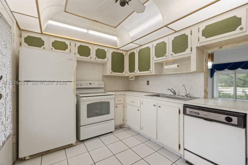2 bedroom Condominium at 1201 NE 191st St G219, Rolling Green Condo G, Miami — photo 3