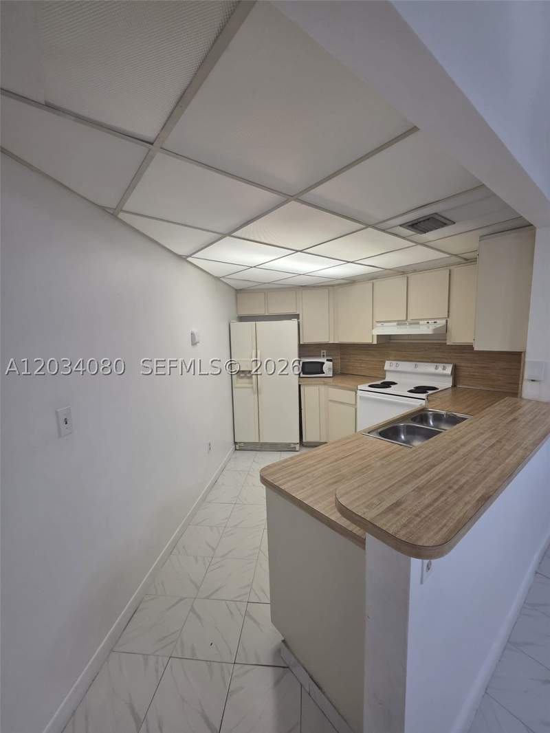 2 bedroom Condominium at 9429 Fontainebleau Blvd 207-33, Bleau Fontaine Condo #3, Miami — photo 5