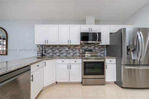 8724 NW 149th Ter, Miami Lakes FL - photo 16 of 35