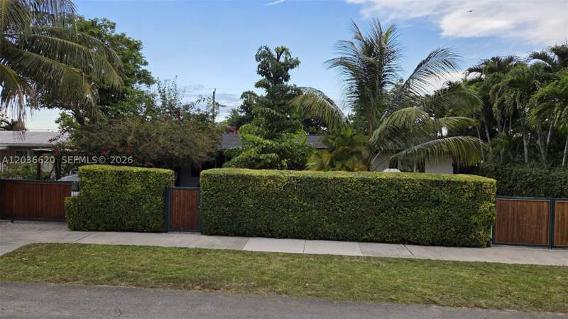 3 bedroom SingleFamilyResidence at 3511 SW 105th ct, Lee Grove Ests, Miami — photo 3