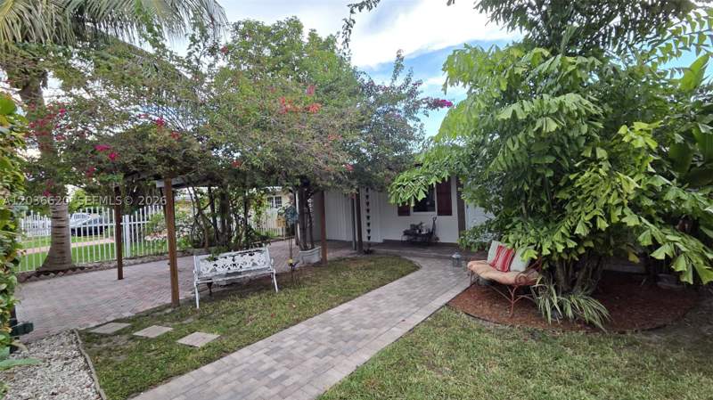 3 bedroom SingleFamilyResidence at 3511 SW 105th ct, Lee Grove Ests, Miami — photo 4