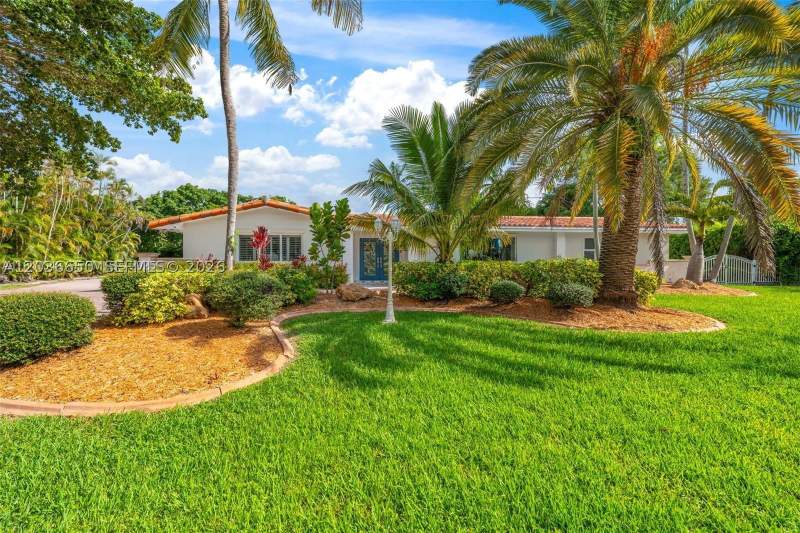 4 bedroom SingleFamilyResidence at 6561 Marlin Dr, Kings Bay Sub, Coral Gables — photo 2