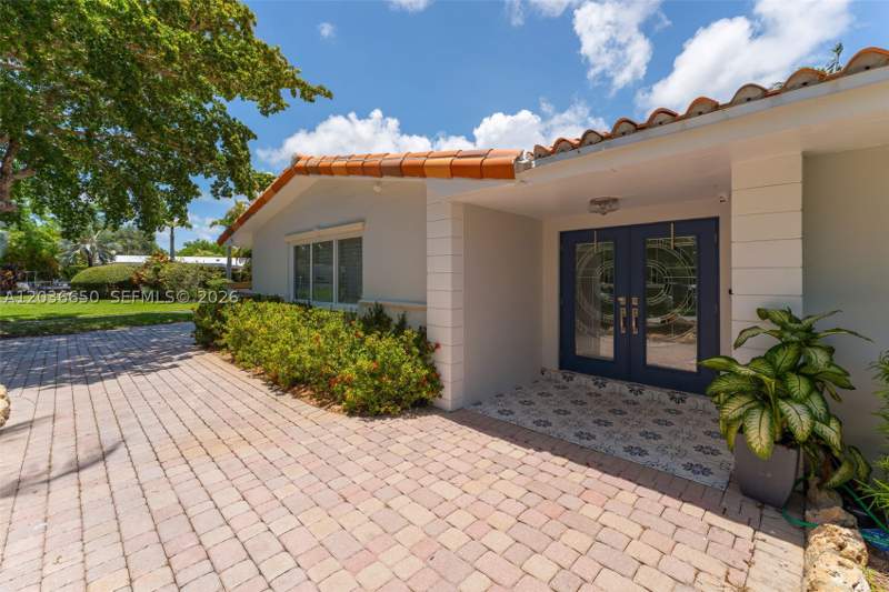 4 bedroom SingleFamilyResidence at 6561 Marlin Dr, Kings Bay Sub, Coral Gables — photo 3