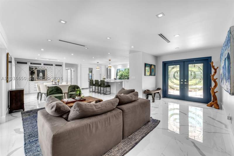 4 bedroom SingleFamilyResidence at 6561 Marlin Dr, Kings Bay Sub, Coral Gables — photo 5