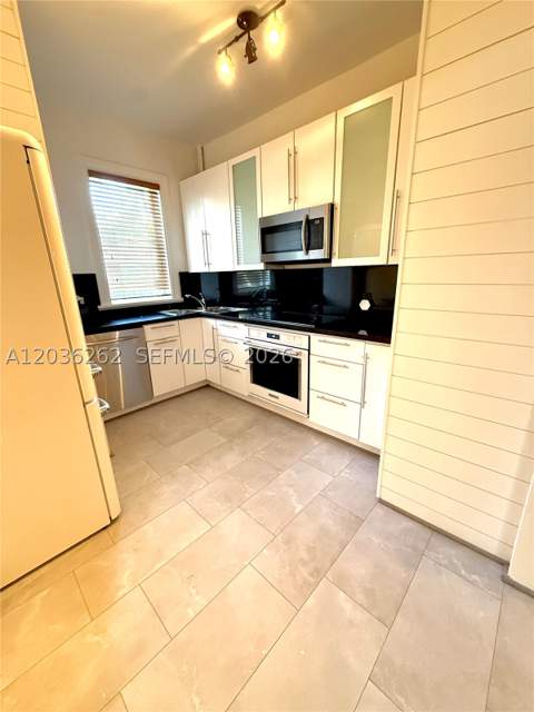 900 16th St 108, Miami Beach FL - photo 11 of 31