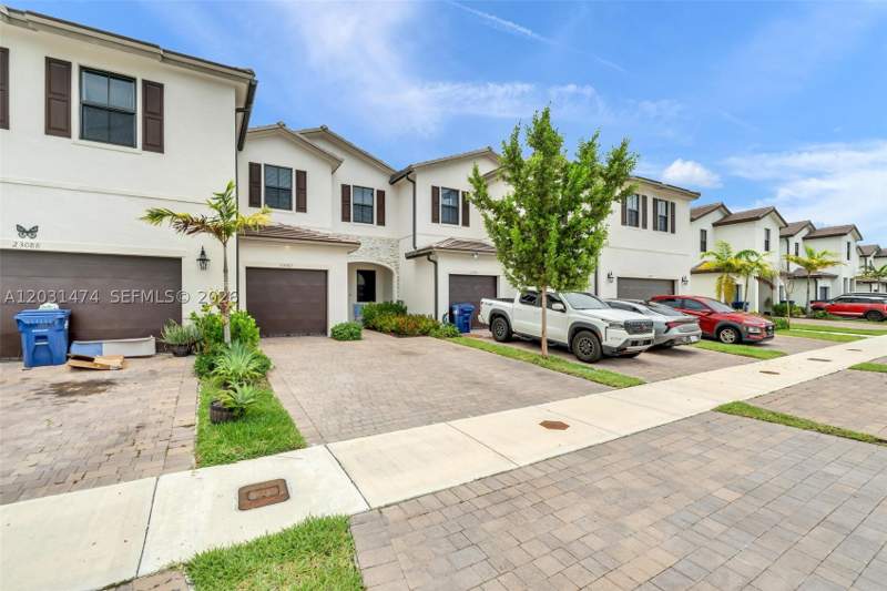3 bedroom Townhouse at 23082 SW 129th Ct, Kendall Assemblage North, Miami — photo 2