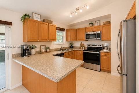 19103 SW 319th St, Homestead FL - photo 12 of 33