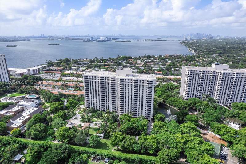 2 bedroom Condominium at 1000 Quayside Ter 411, Towers Of Quayside Condo, Miami — photo 4