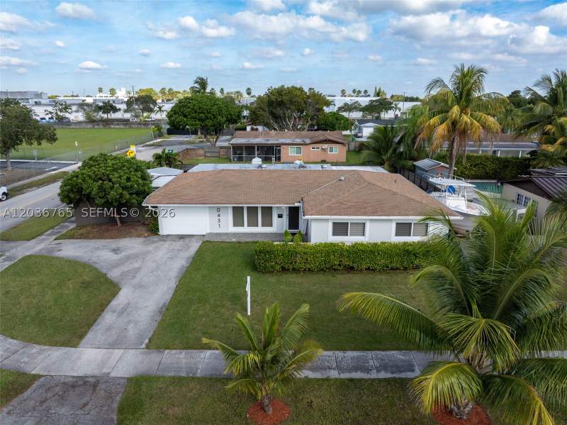 4 bedroom SingleFamilyResidence at 10431 SW 93rd St, Kendale Sec 1, Miami — photo 2