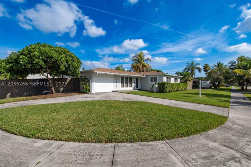4 bedroom SingleFamilyResidence at 10431 SW 93rd St, Kendale Sec 1, Miami — photo 3