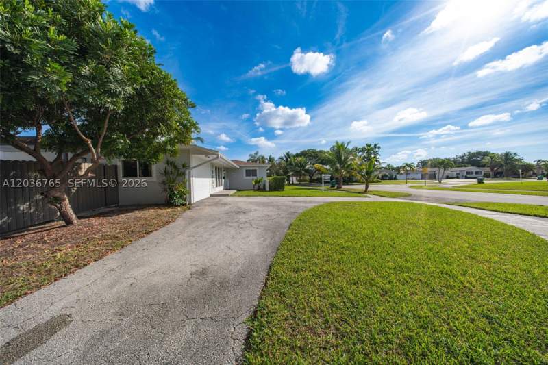 4 bedroom SingleFamilyResidence at 10431 SW 93rd St, Kendale Sec 1, Miami — photo 4