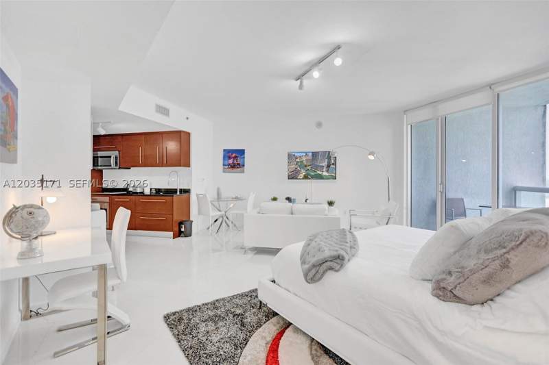 0 bedroom Condominium at 475 Brickell Ave 3408, Iconbrickell Condo No 1, Miami — photo 4