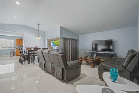1475 NW 19 St, Homestead FL - photo 17 of 59